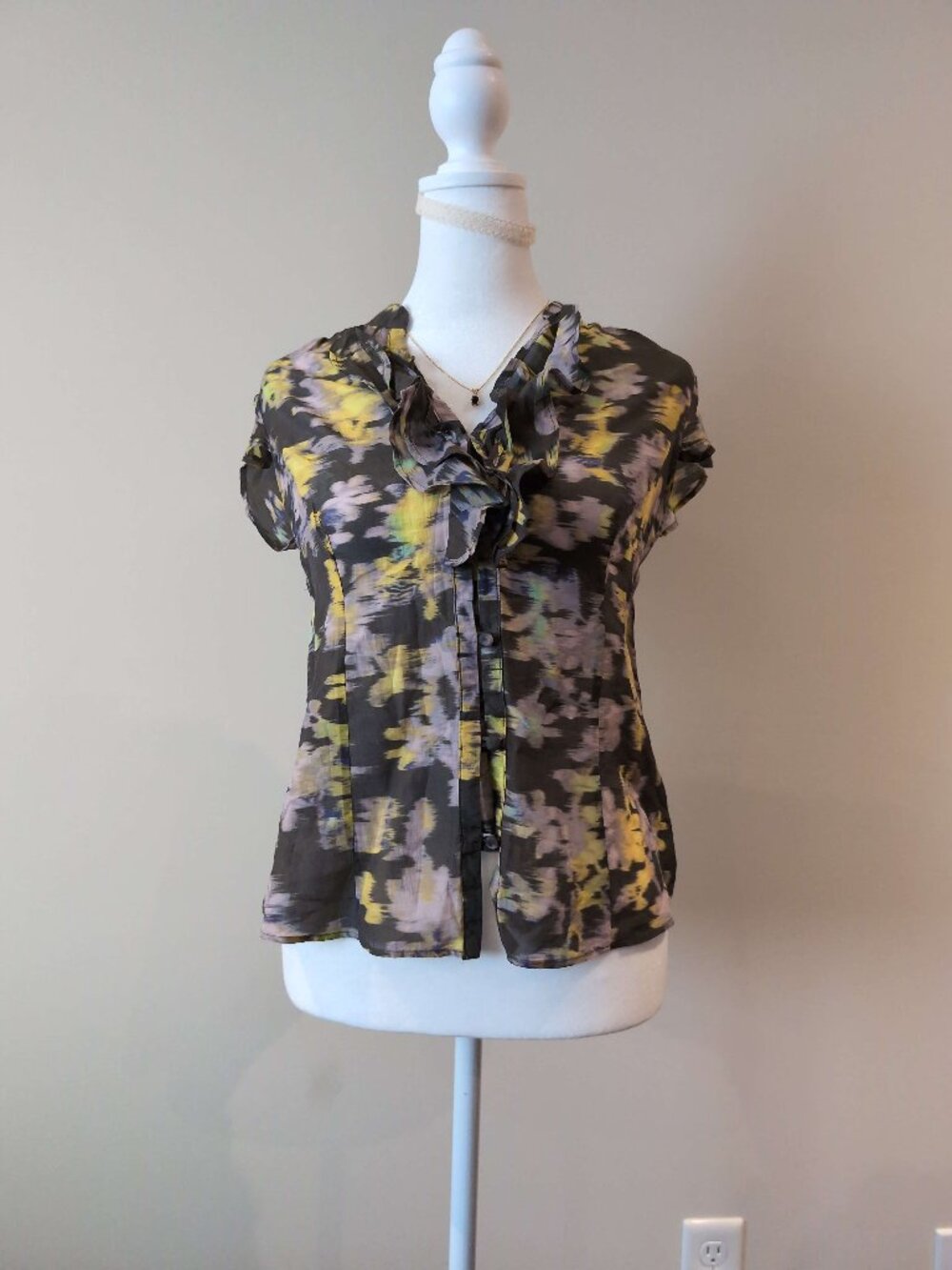 Cotton/Silk Patterned Ruffle V-neck Blouse